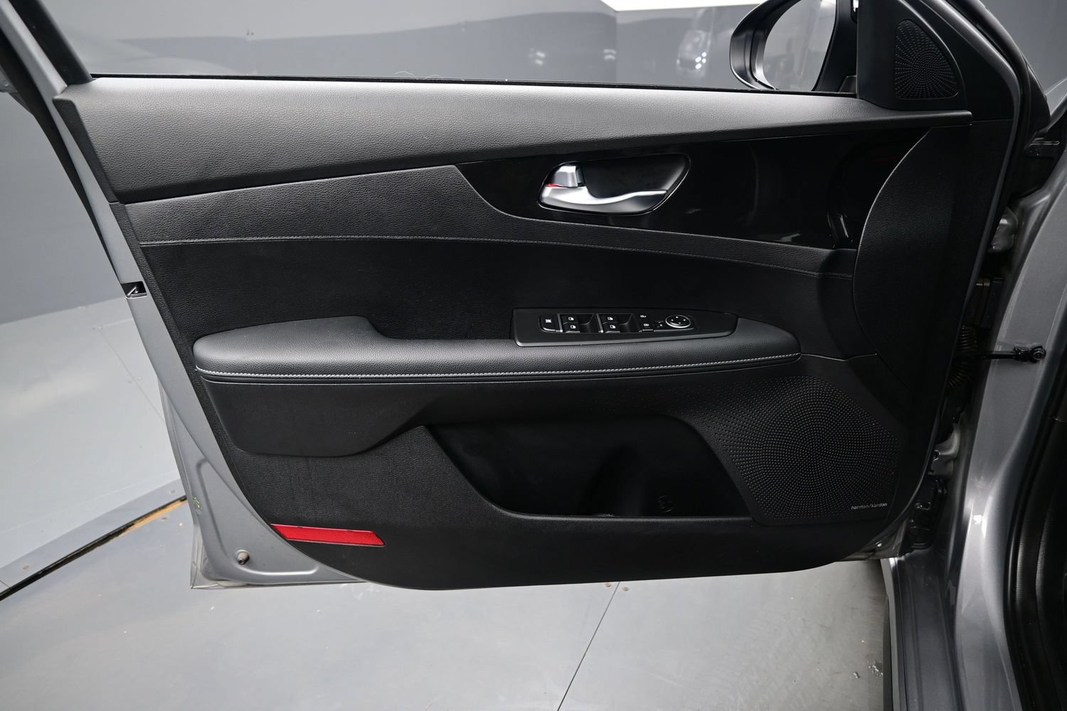 Used 2024 Kia Forte GT-Line w/ GT-Line Premium Package FWD image 9