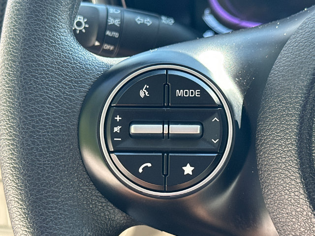 Used 2025 Kia Soul LX FWD image 26