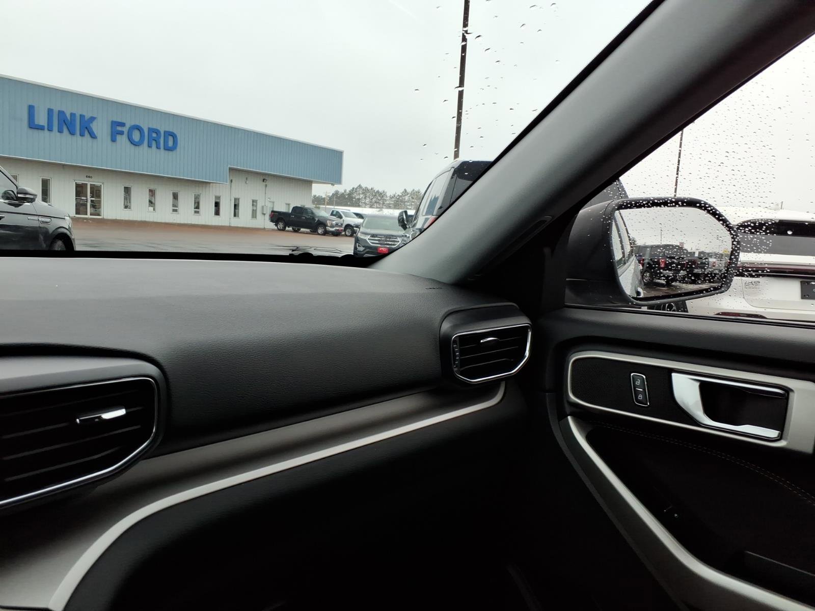 Used 2023 Ford Explorer XLT w/ Equipment Group 202A image 21