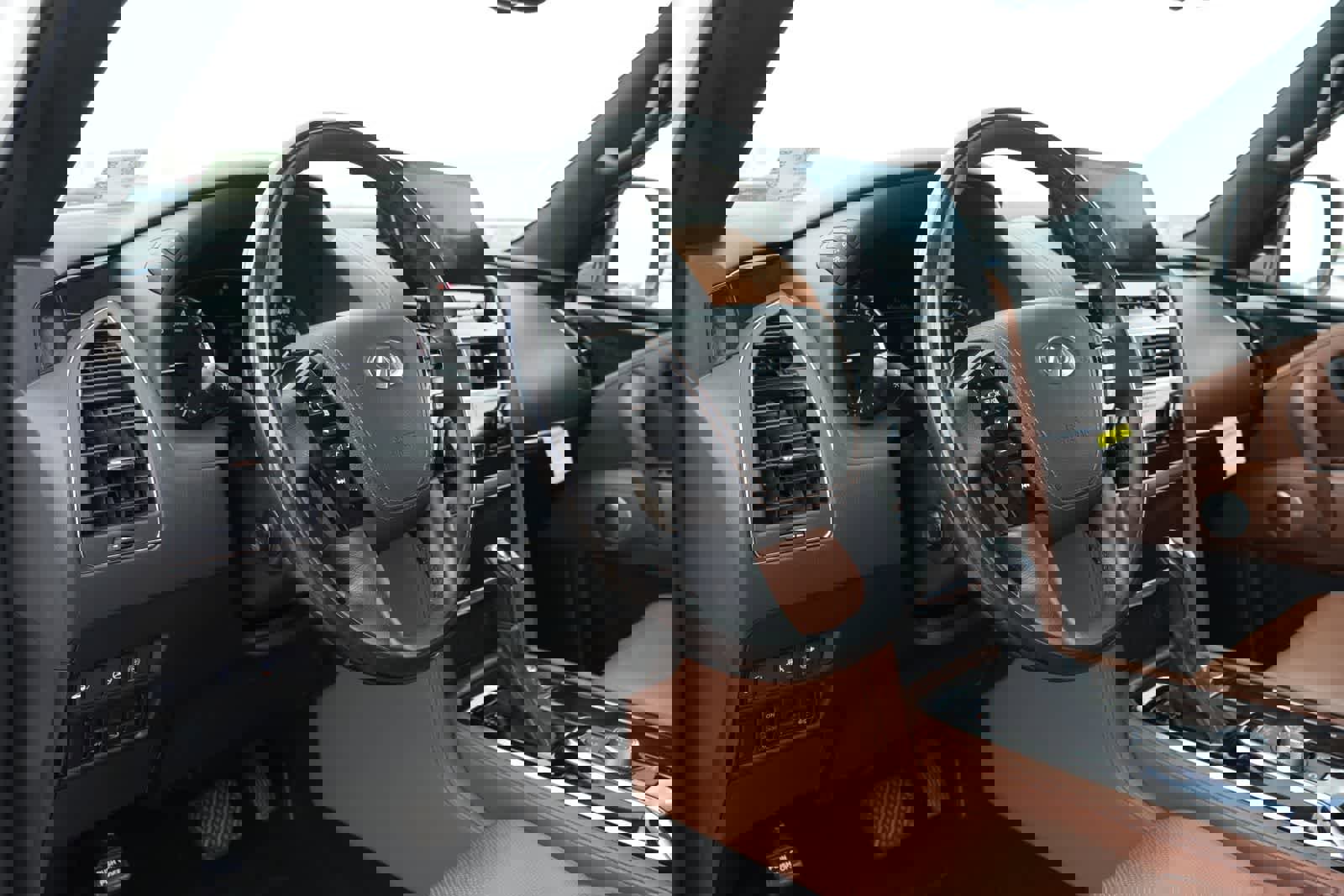 Used 2024 INFINITI QX80 Sensory w/ Cargo Package image 16