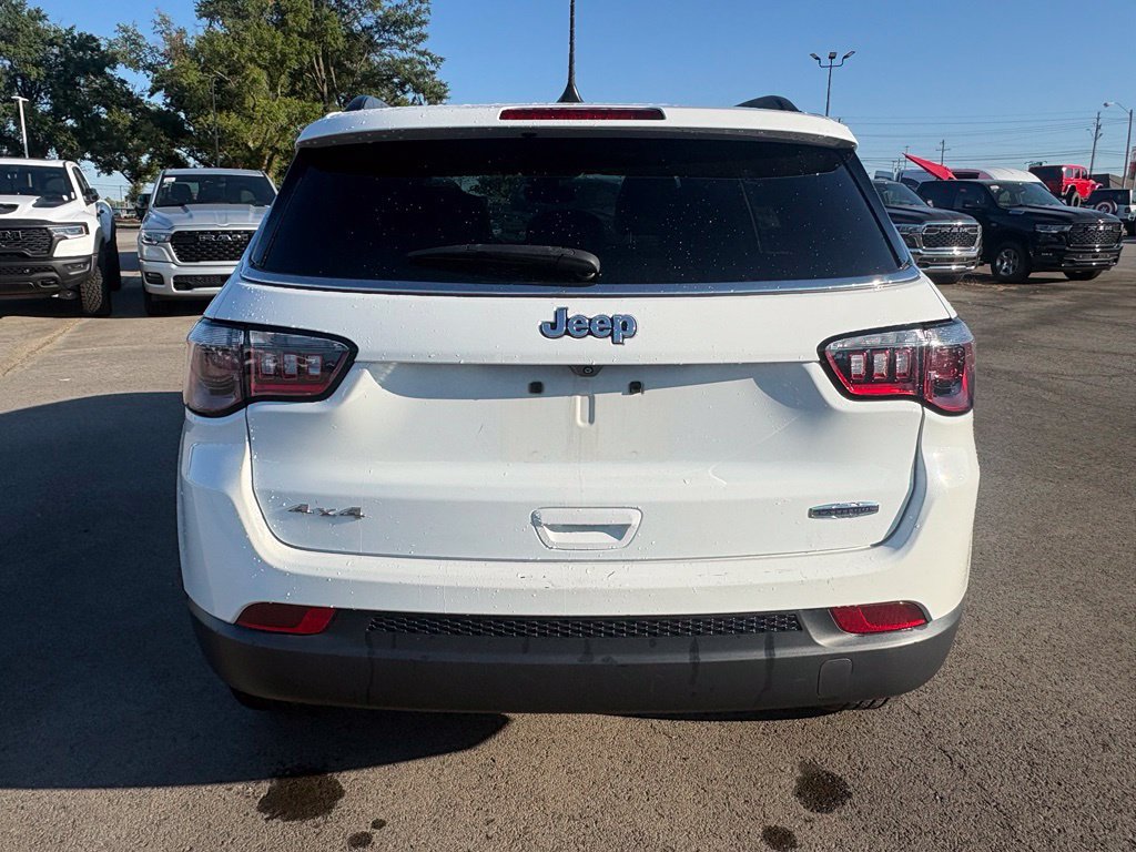Used 2024 Jeep Compass Latitude AWD/4WD image 6
