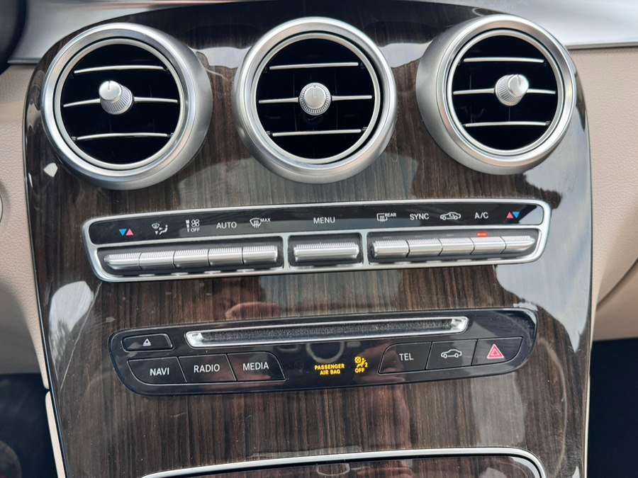 Used 2019 Mercedes-Benz GLC 300 4MATIC image 13
