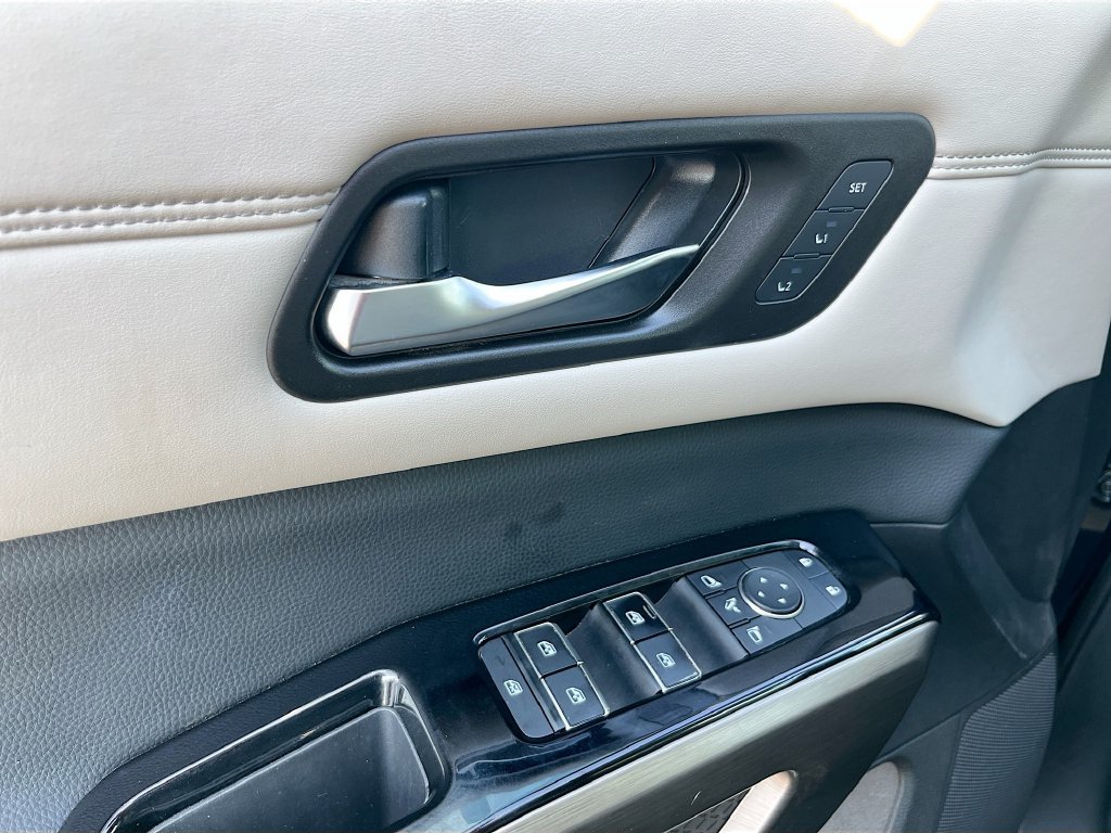 Used 2022 Nissan Pathfinder Platinum w/ Lighting Package (N93) FWD image 18