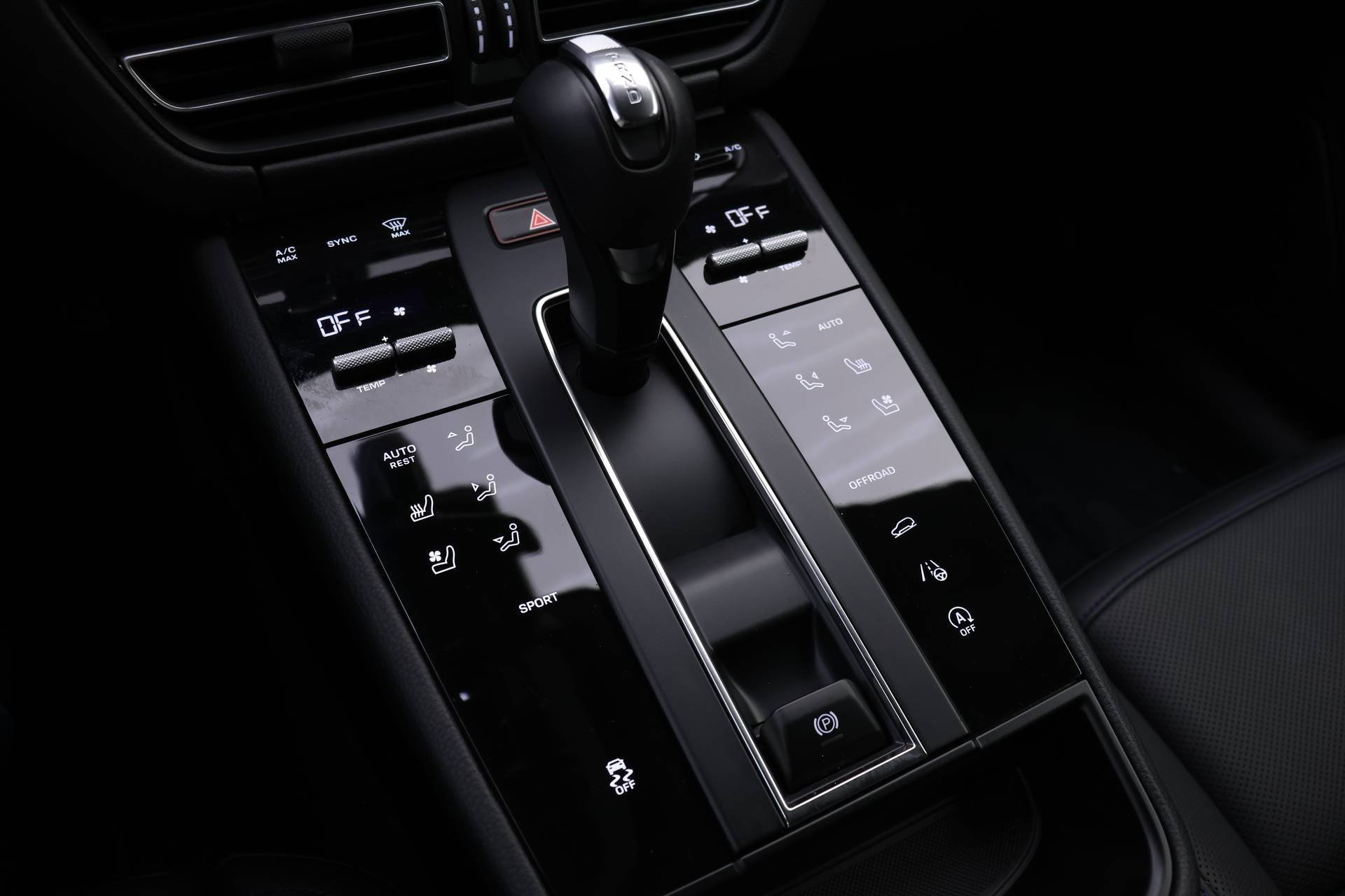 Used 2025 Porsche Macan image 12