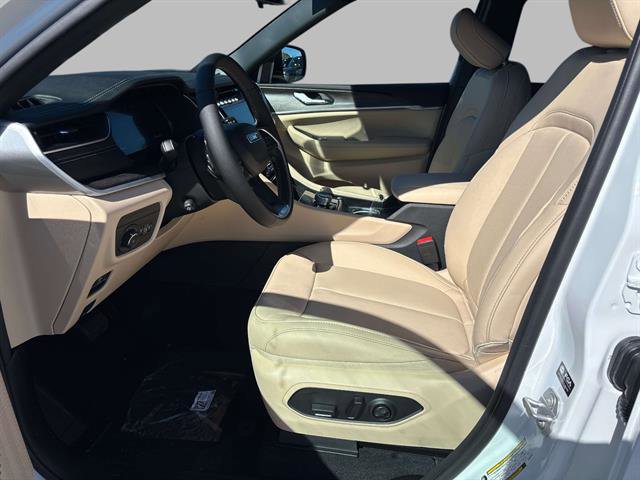 New 2025 Jeep Grand Cherokee Limited image 6