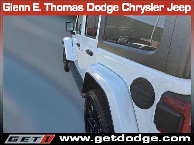 Used 2023 Jeep Wrangler Sahara w/ Cold Weather Group image 10