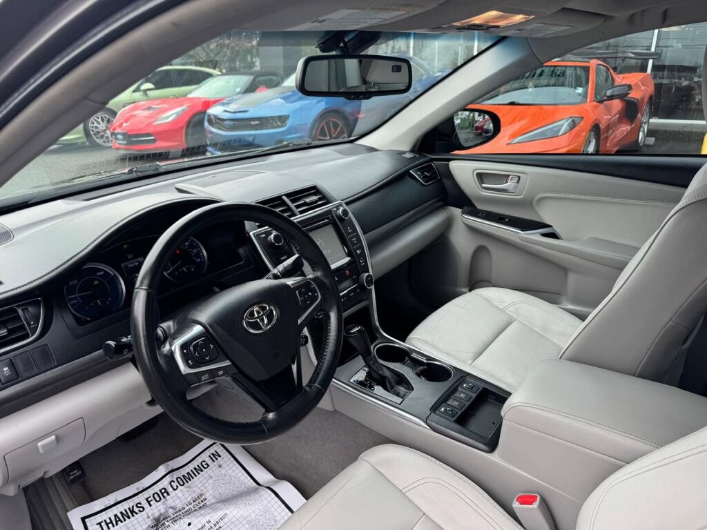 Used 2015 Toyota Camry XLE w/ Moonroof Package image 9
