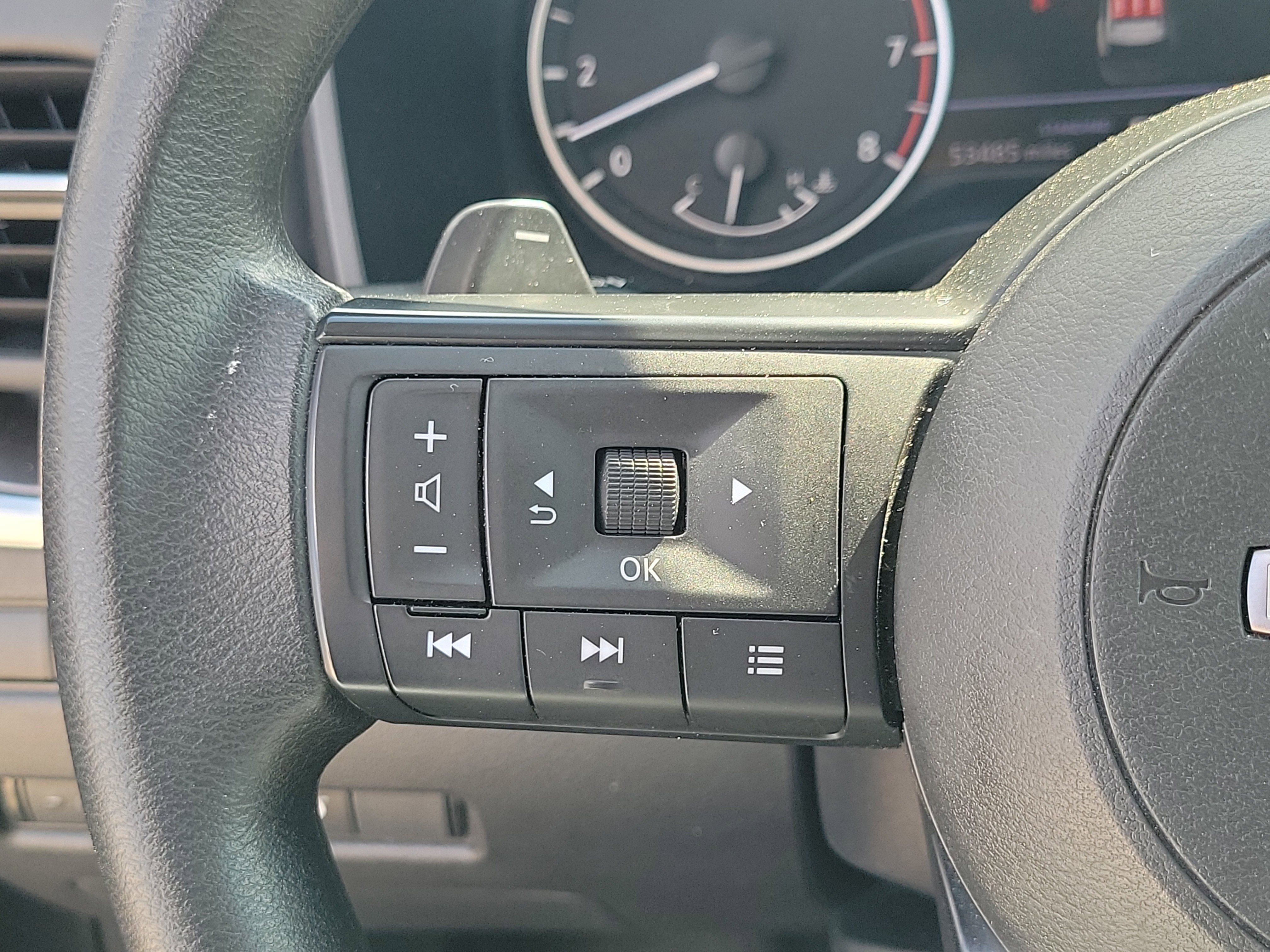 Used 2024 Nissan Rogue SV image 23