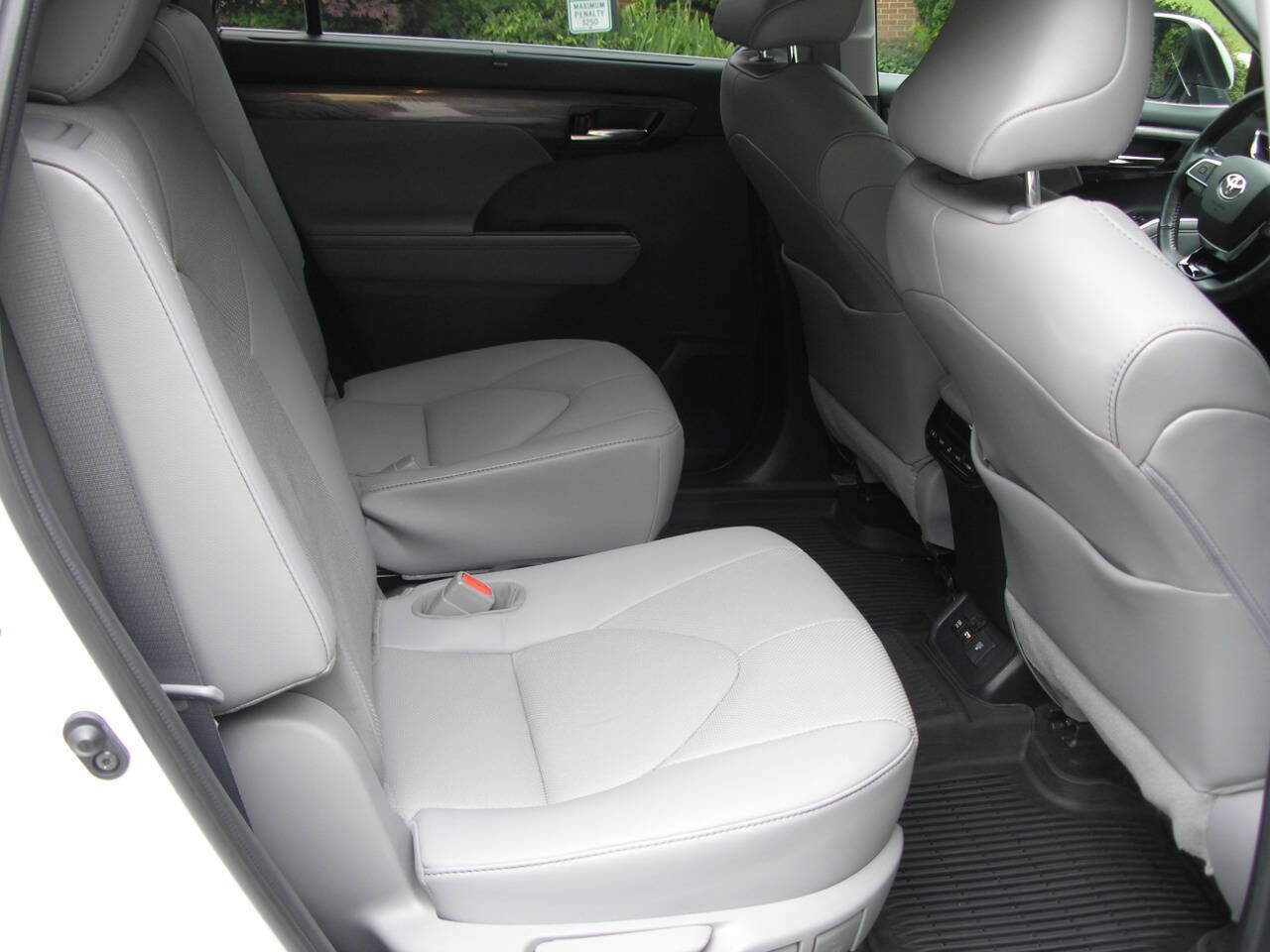 Used 2021 Toyota Highlander Limited AWD/4WD image 7