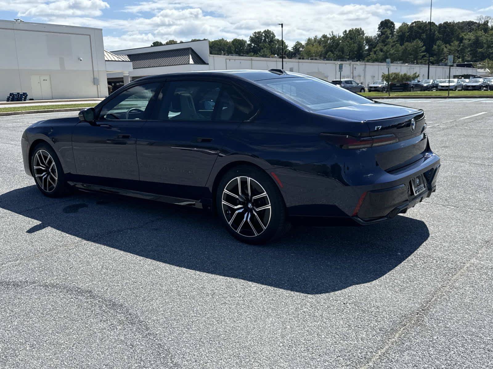 Used 2023 BMW i7 xDrive60 AWD/4WD image 6