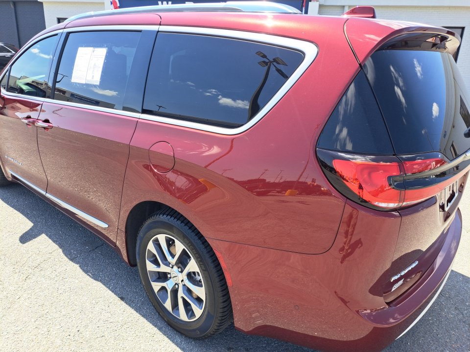 Used 2021 Chrysler Pacifica Pinnacle FWD image 23
