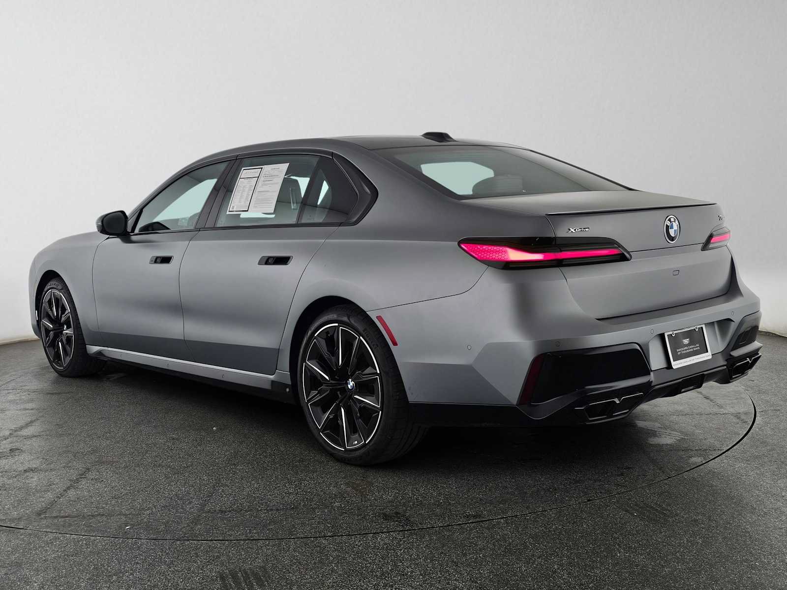 Used 2023 BMW 760i xDrive AWD/4WD image 5
