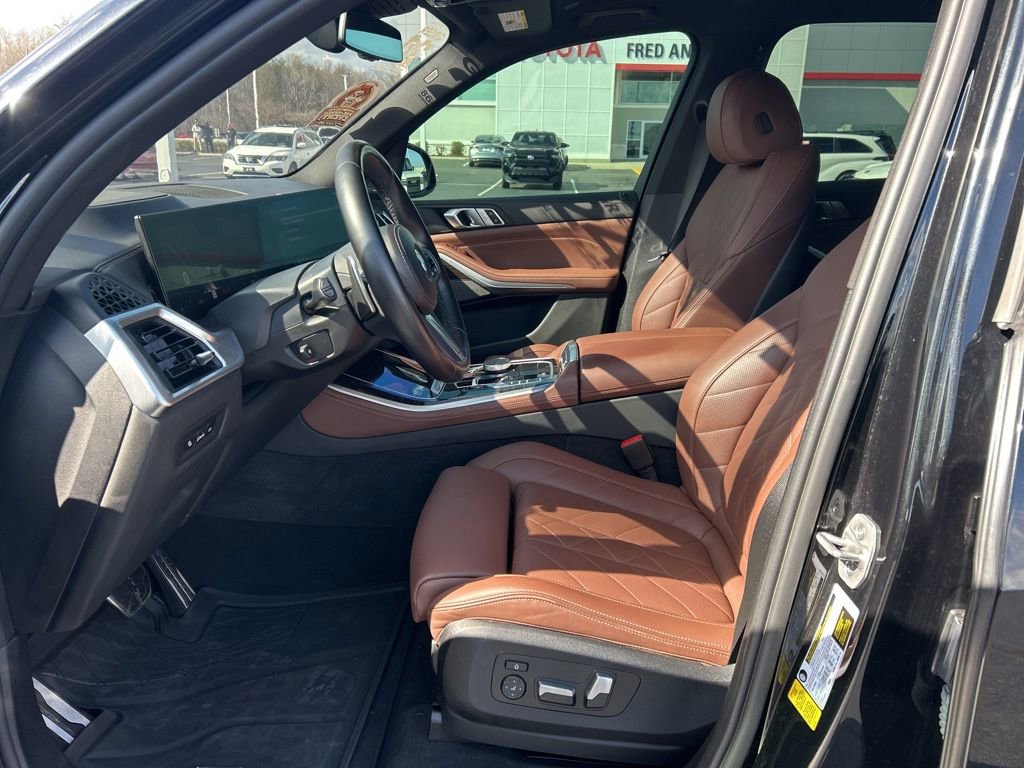 Used 2024 BMW X5 sDrive40i w/ M Sport Package image 2