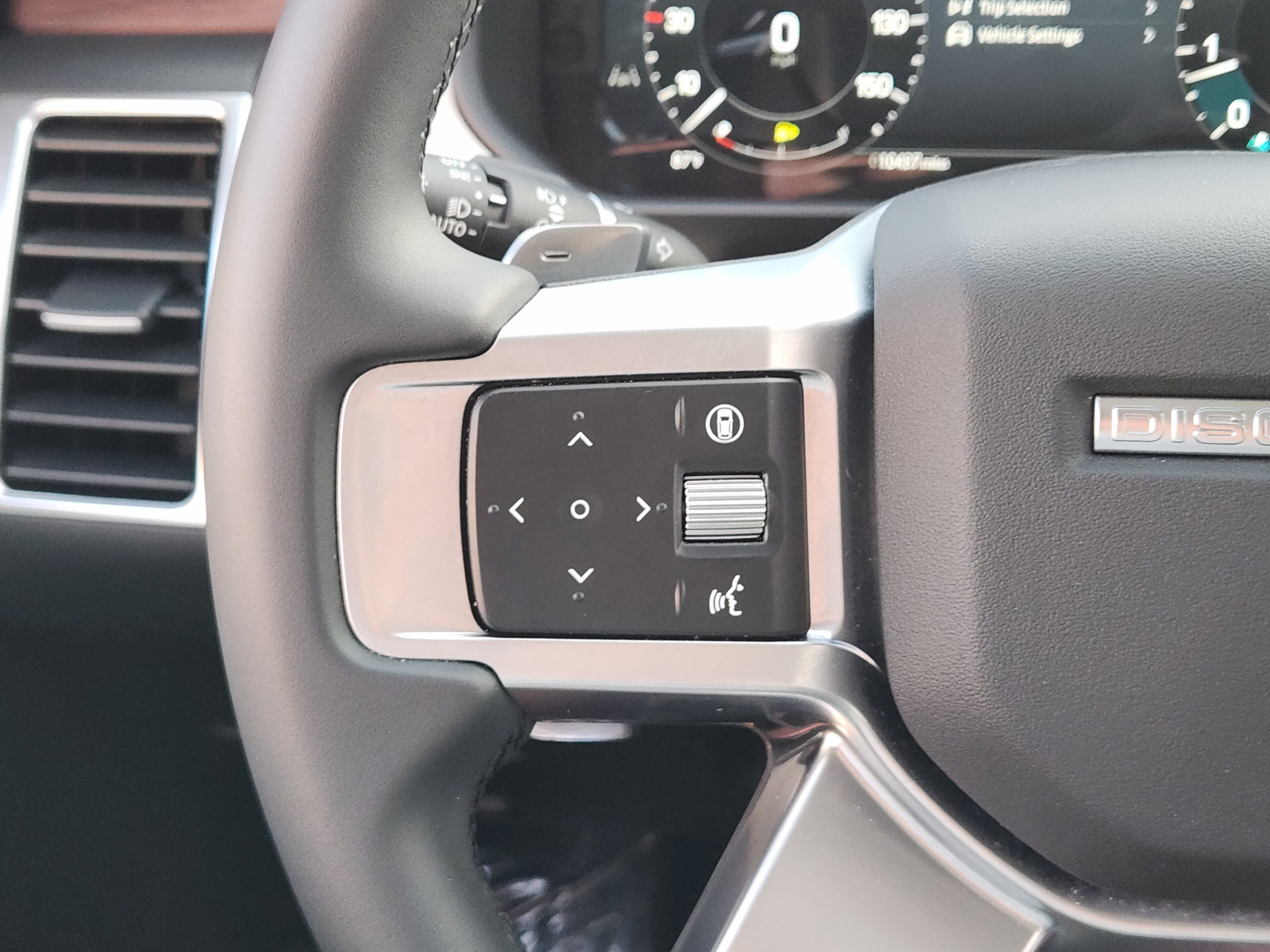 Certified 2025 Land Rover Discovery S AWD/4WD image 25