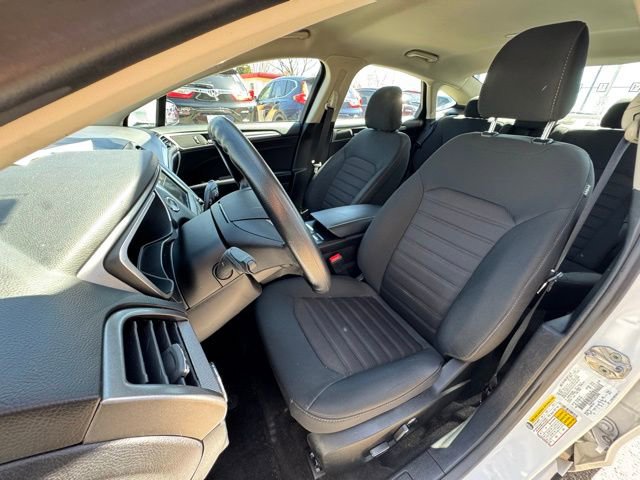 Used 2020 Ford Fusion SE FWD image 9