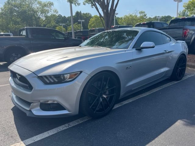 Used 2015 Ford Mustang GT RWD image 1