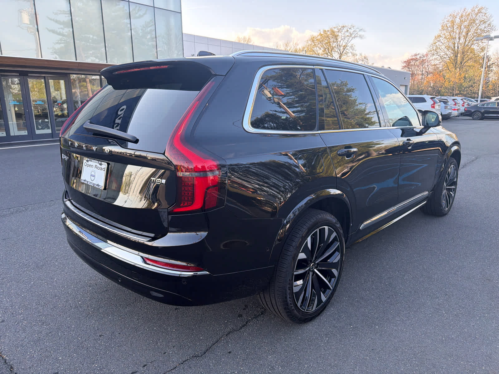 Used 2026 Volvo XC90 T8 Plus w/ Protection Package Premier image 7