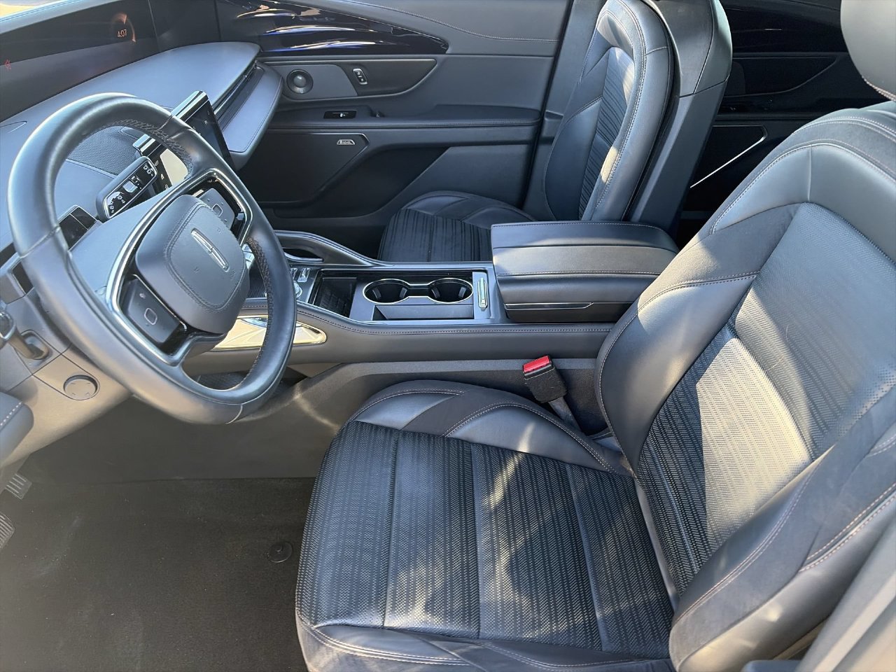 Used 2024 Lincoln Nautilus Reserve w/ Equipment Group 202A AWD/4WD image 18