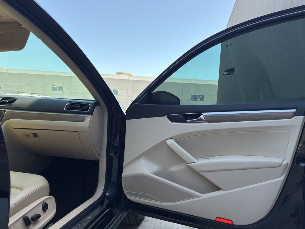 Used 2017 Volkswagen Passat 1.8T SEL Premium FWD image 9