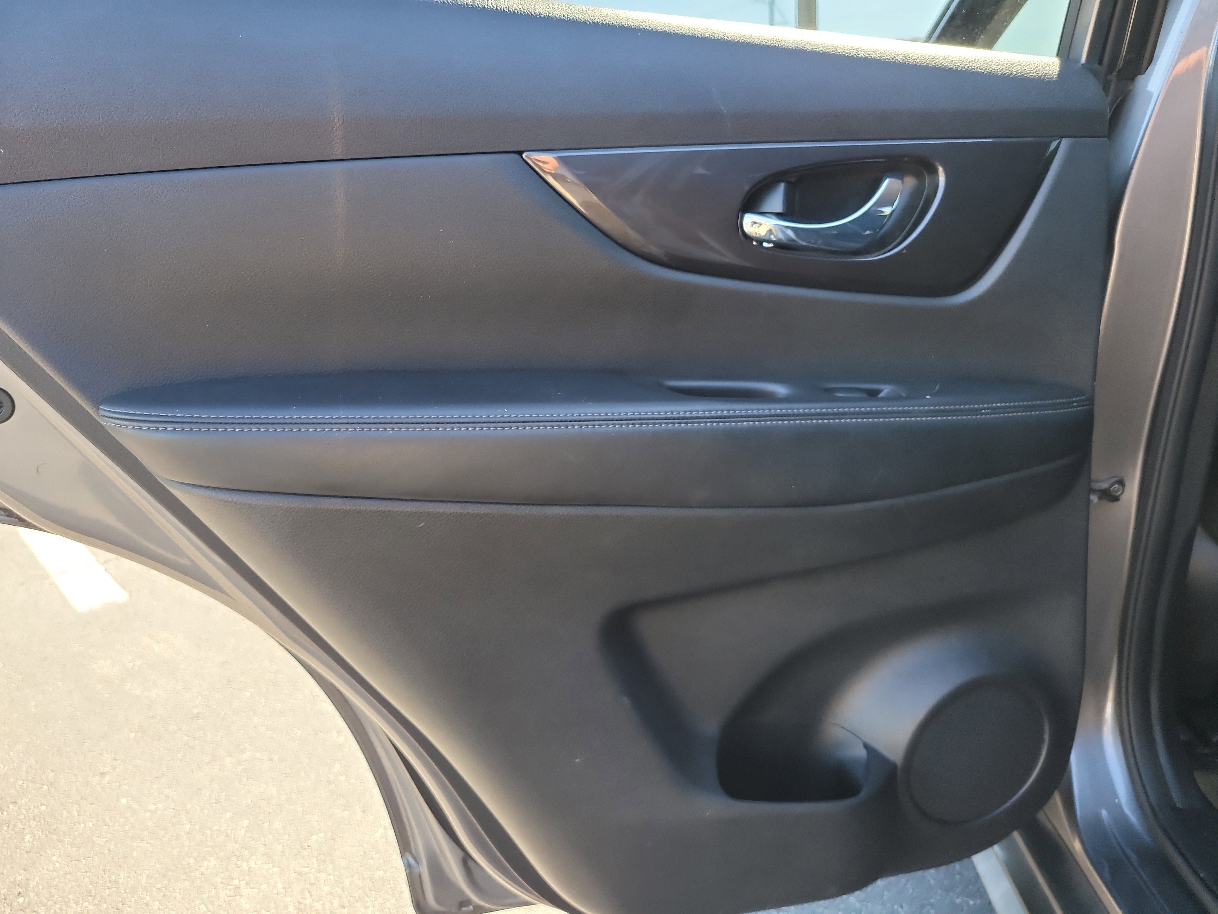 Used 2019 Nissan Rogue SV image 10