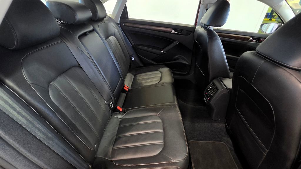 Used 2022 Volkswagen Passat 2.0T FWD image 44