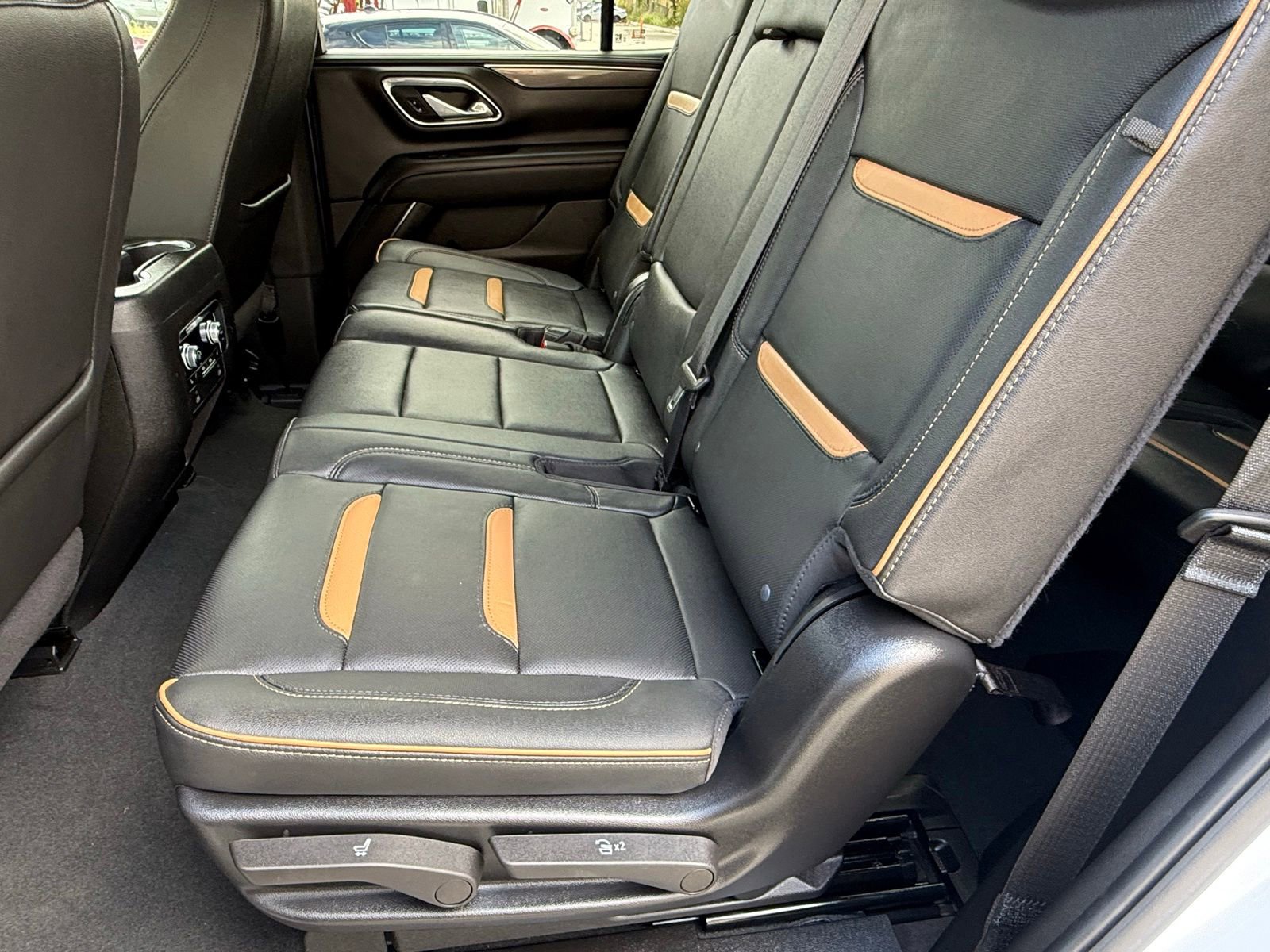 Used 2024 GMC Yukon AT4 w/ AT4 Premium Package AWD/4WD image 32