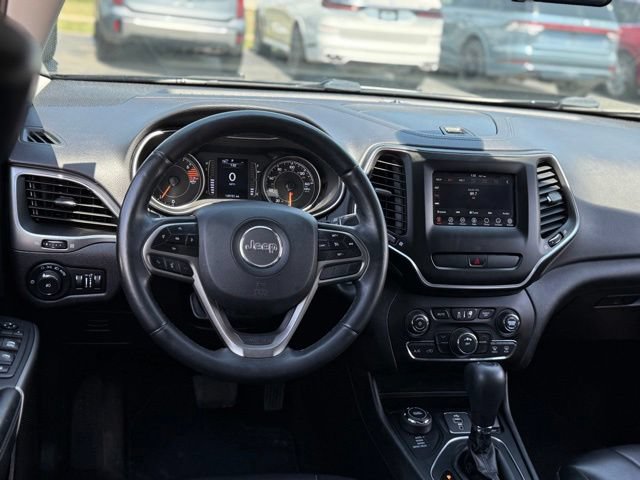Used 2019 Jeep Cherokee Latitude Plus AWD/4WD image 5