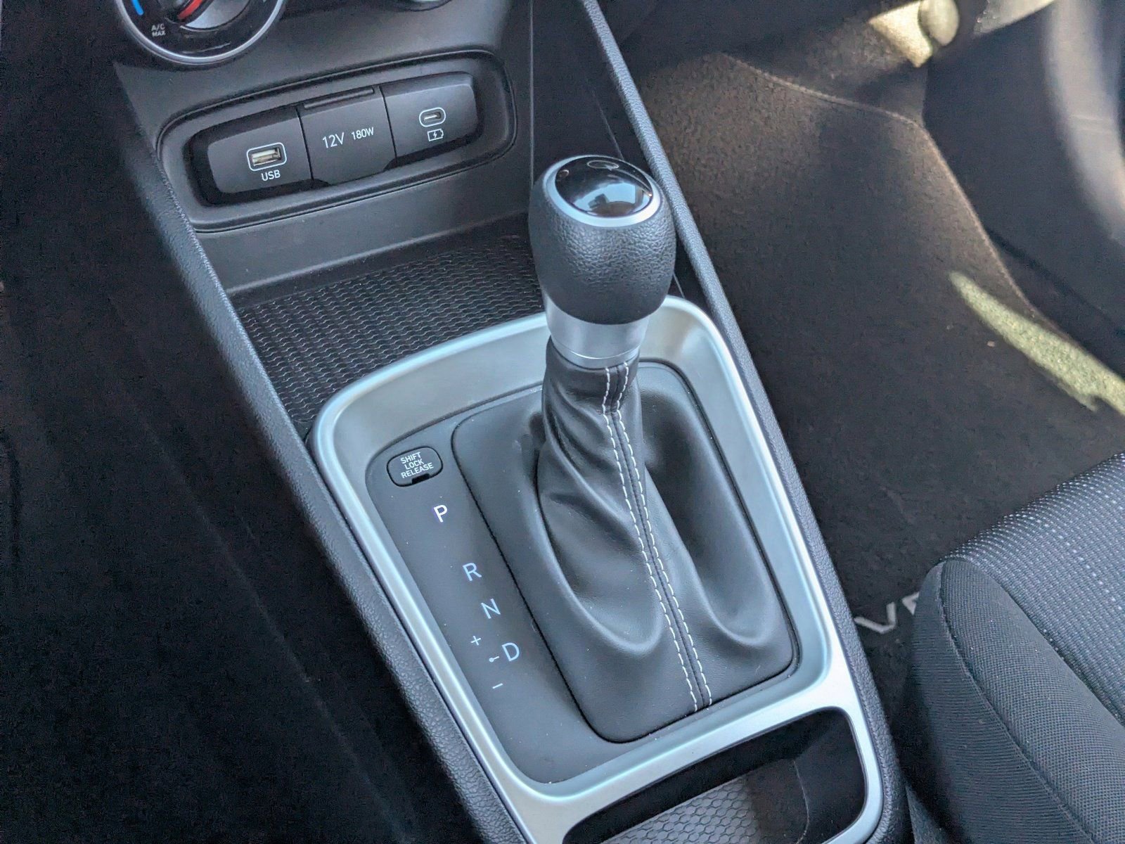 Used 2025 Hyundai Venue SE image 31