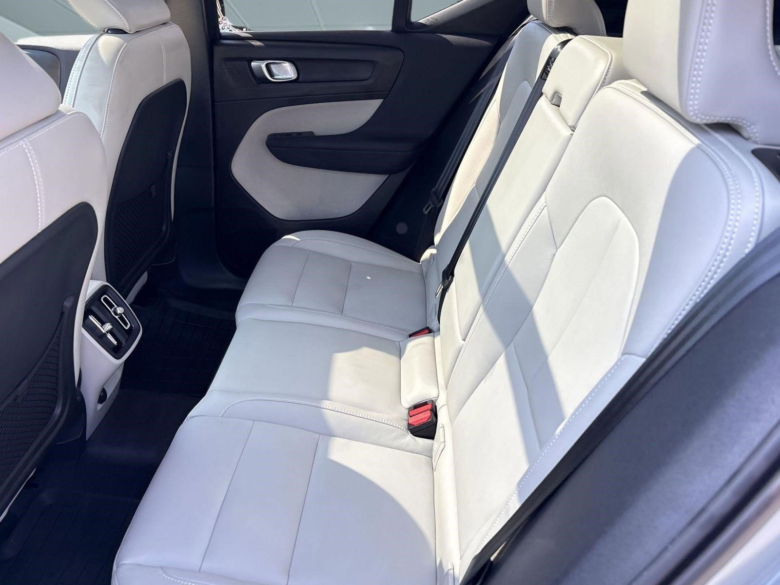 Certified 2024 Volvo XC40 B5 Plus w/ Protection Package Premier image 24