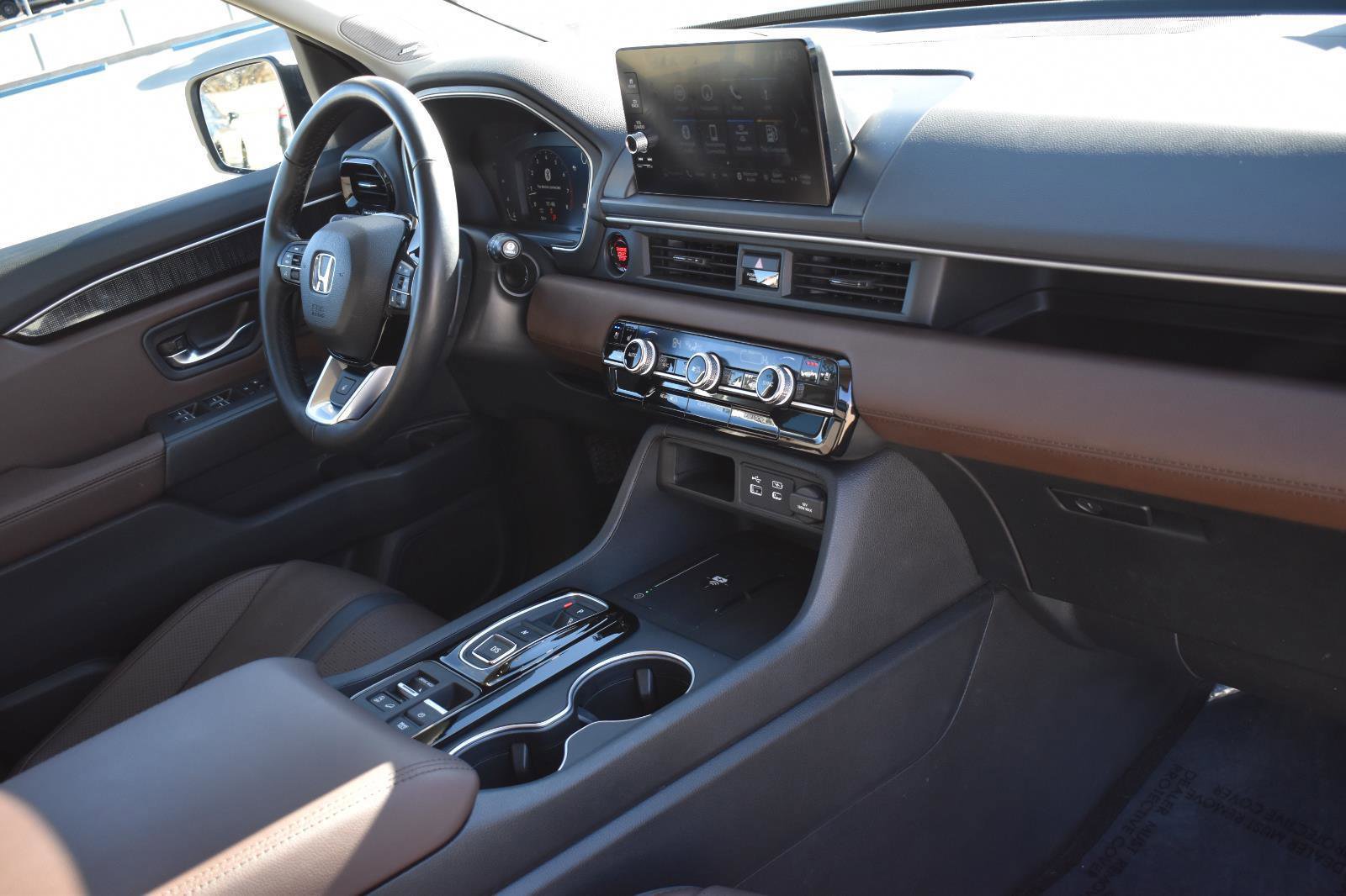 Used 2025 Honda Pilot Elite image 16