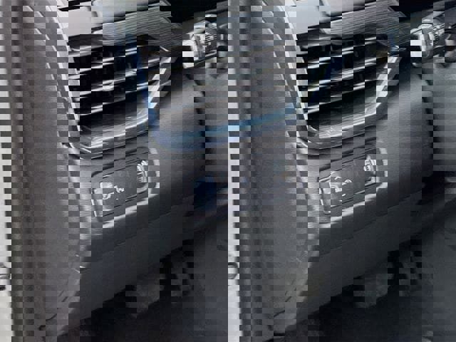 Used 2025 GMC Acadia Elevation image 13