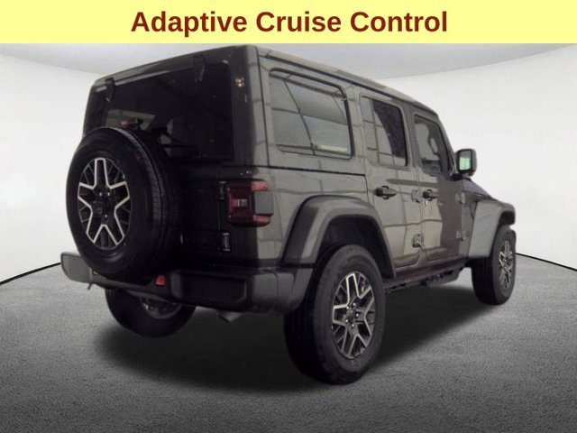 Used 2026 Jeep Wrangler Unlimited Sahara AWD/4WD image 7