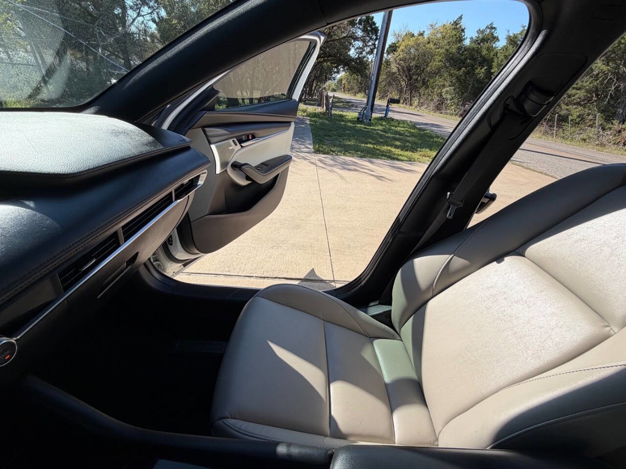 Used 2019 MAZDA MAZDA3 Hatchback w/ Preferred Package image 31