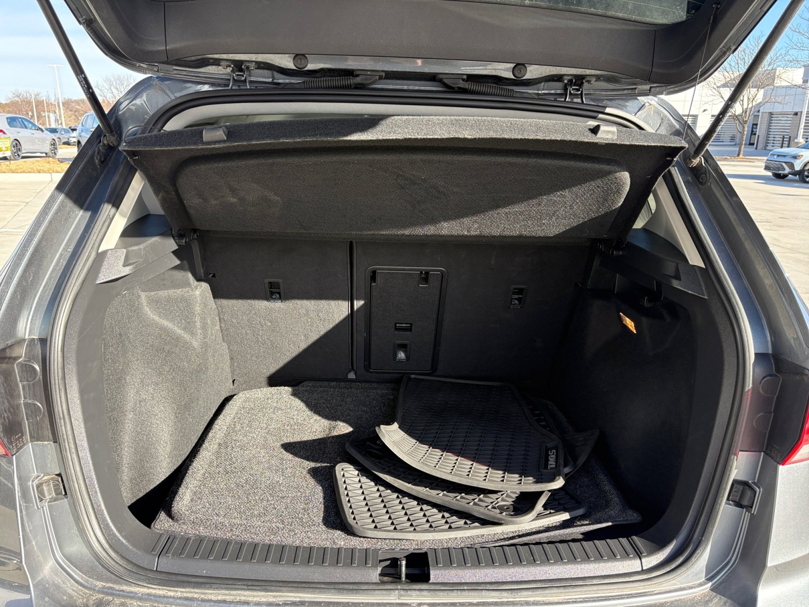 Certified 2022 Volkswagen Taos SE image 11