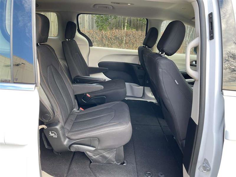 Used 2017 Chrysler Pacifica LX image 13