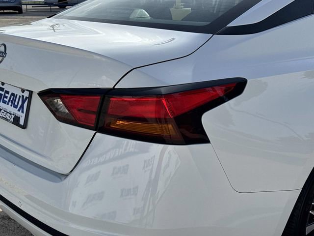 Used 2025 Nissan Altima 2.5 SV FWD image 12