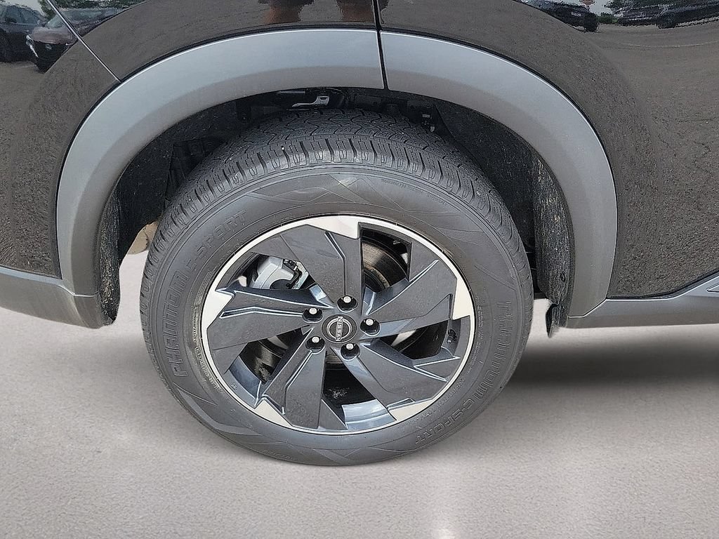 Used 2025 Nissan Rogue SV FWD image 7