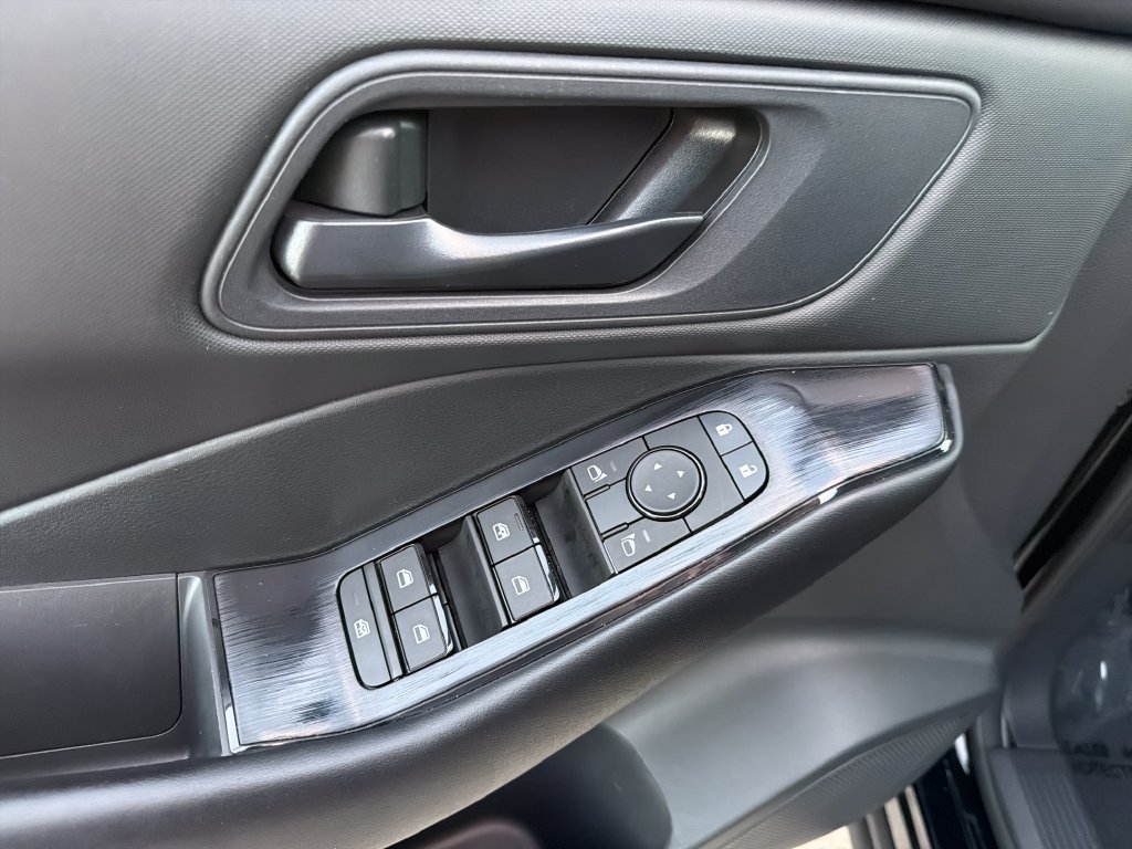 Used 2025 Nissan Rogue S FWD image 15