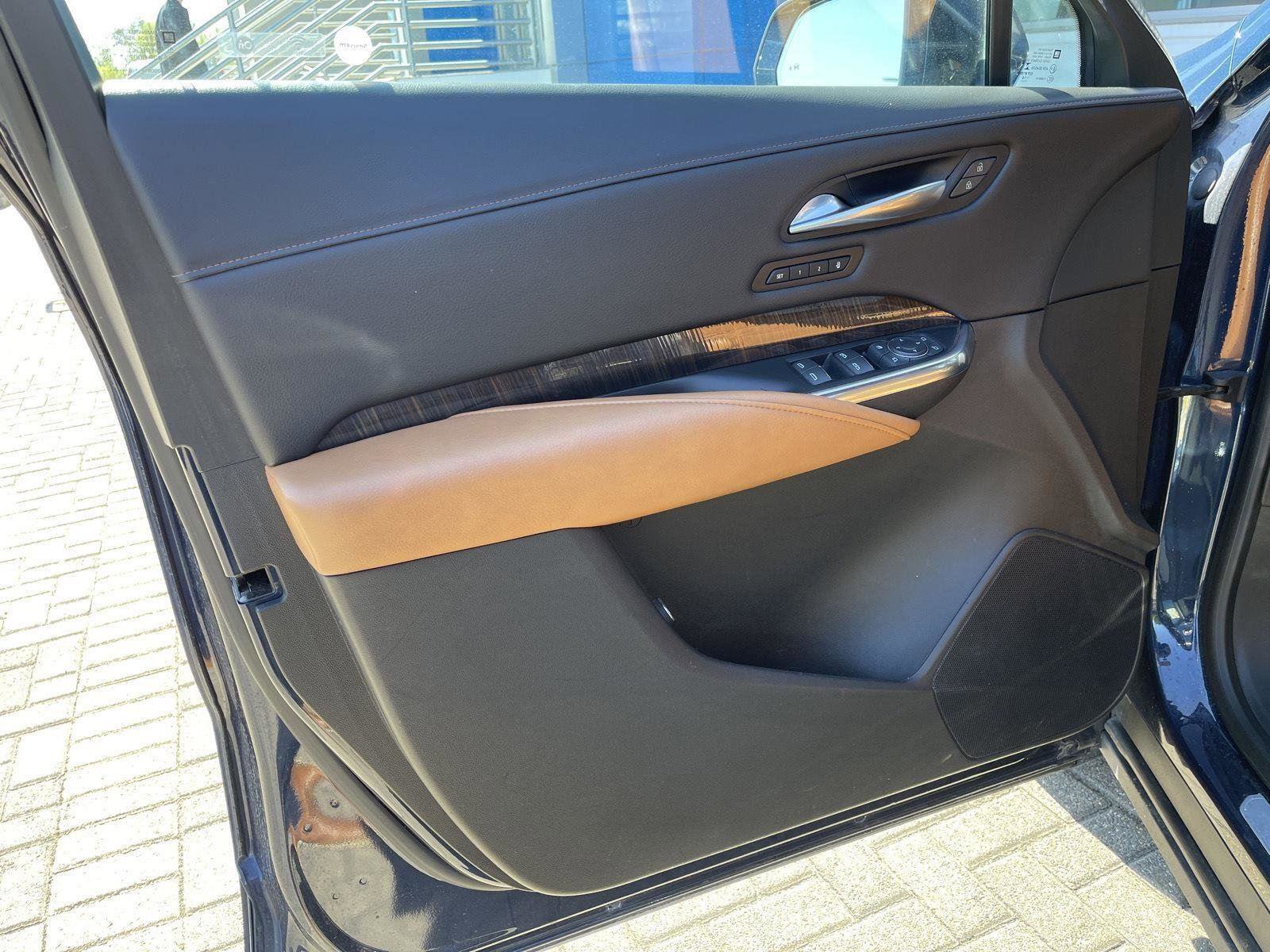 Used 2019 Cadillac XT4 Premium Luxury w/ Enhanced Visibility Package image 13