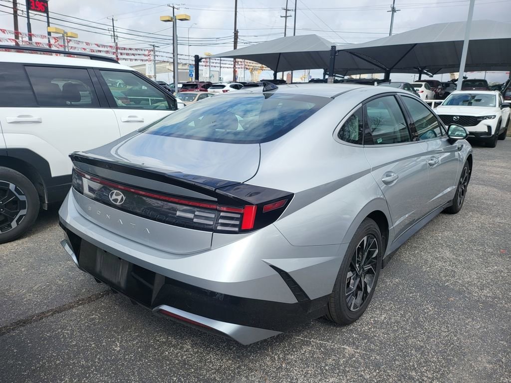 Used 2025 Hyundai Sonata SEL FWD image 12