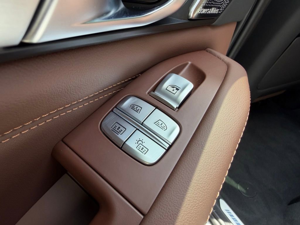Used 2023 BMW X7 M60i w/ Executive Package AWD/4WD image 33
