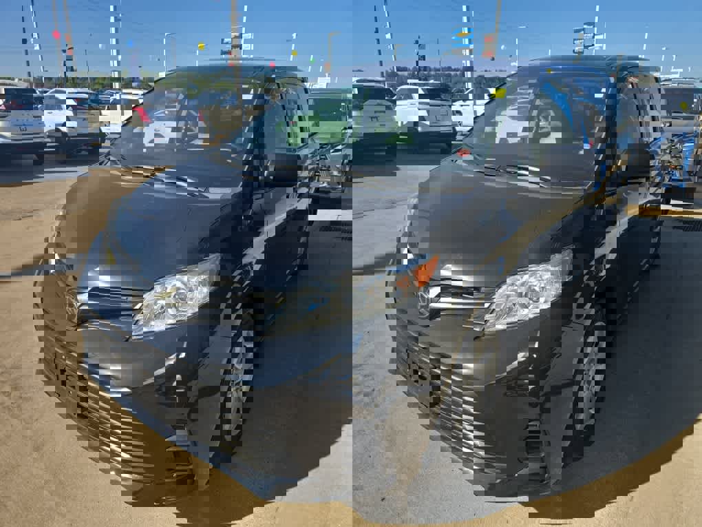 Used 2020 Toyota Sienna L image 5