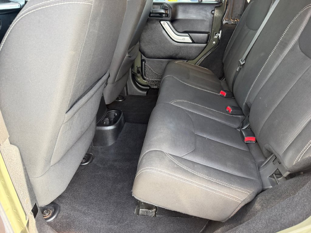 Used 2015 Jeep Wrangler Unlimited Sahara w/ Dual Top Group AWD/4WD image 17
