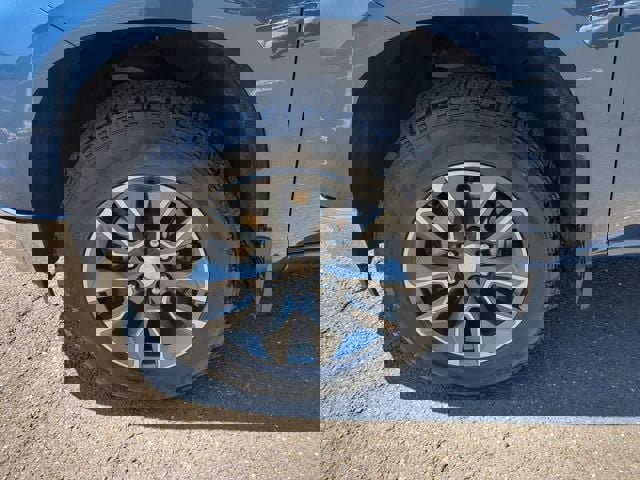 Used 2024 Chevrolet Silverado 1500 LT AWD/4WD image 21