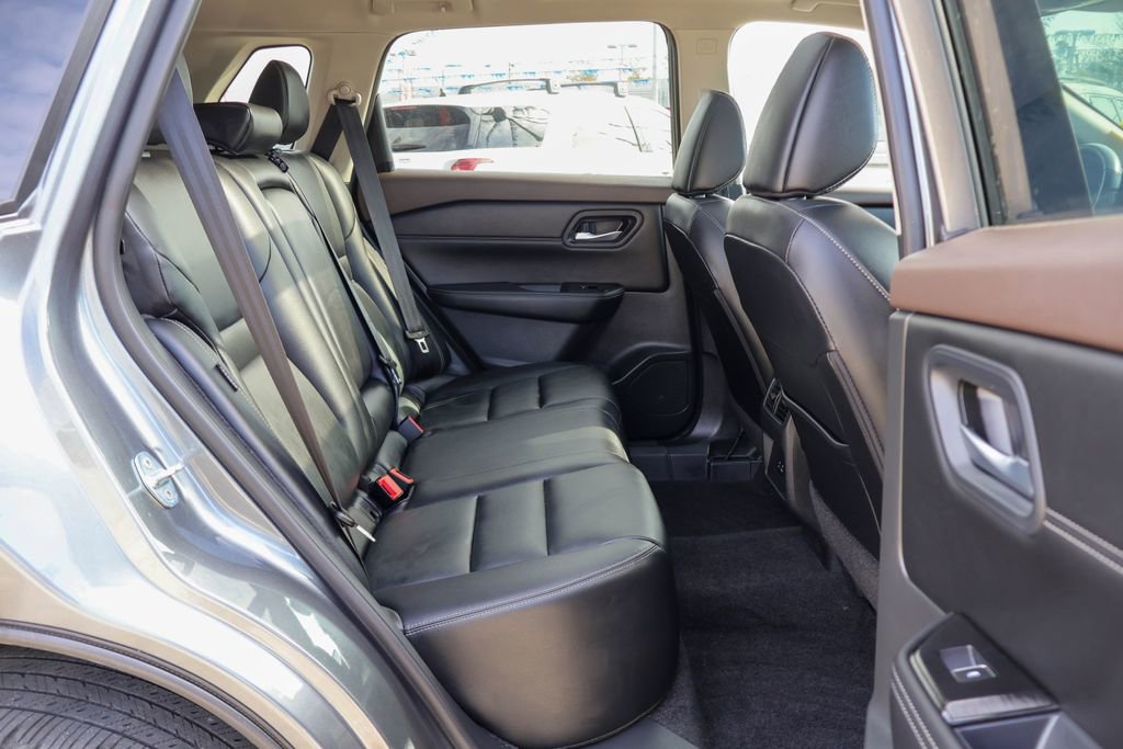 Used 2023 Nissan Rogue SL image 10