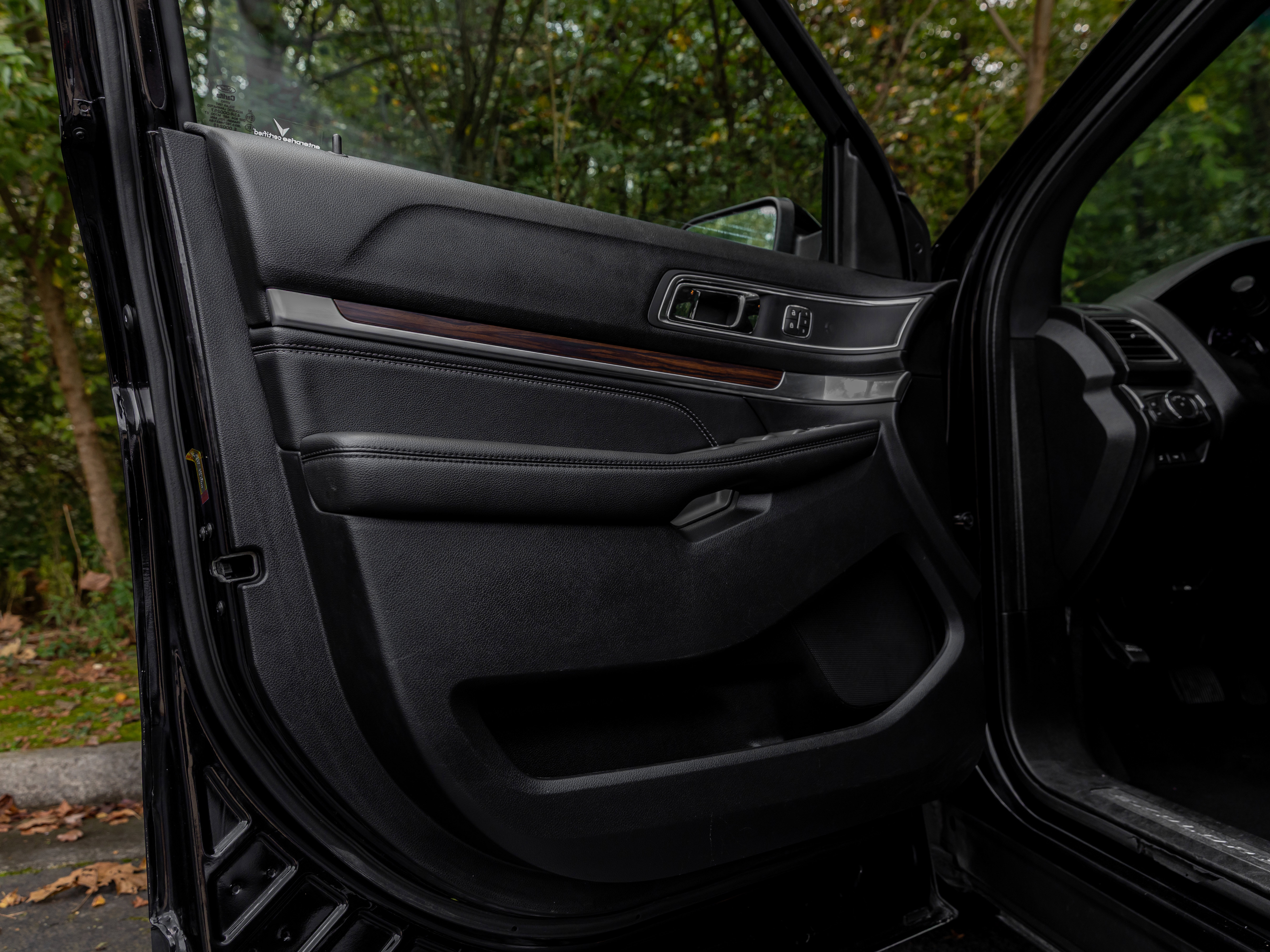 Used 2019 Ford Explorer Limited w/ Class III Trailer Tow Package image 31