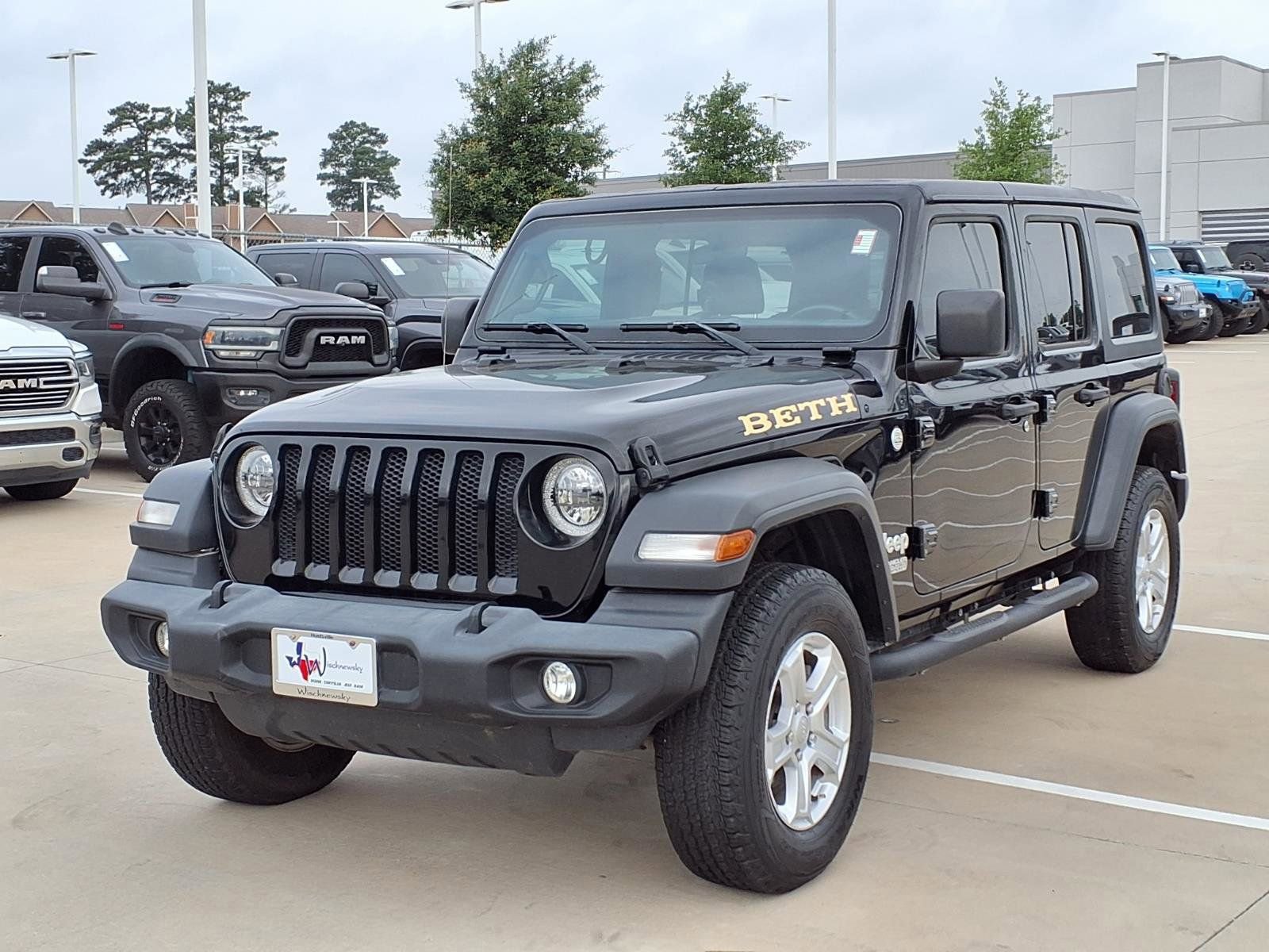 Used 2018 Jeep Wrangler Unlimited Sport S AWD/4WD image 3