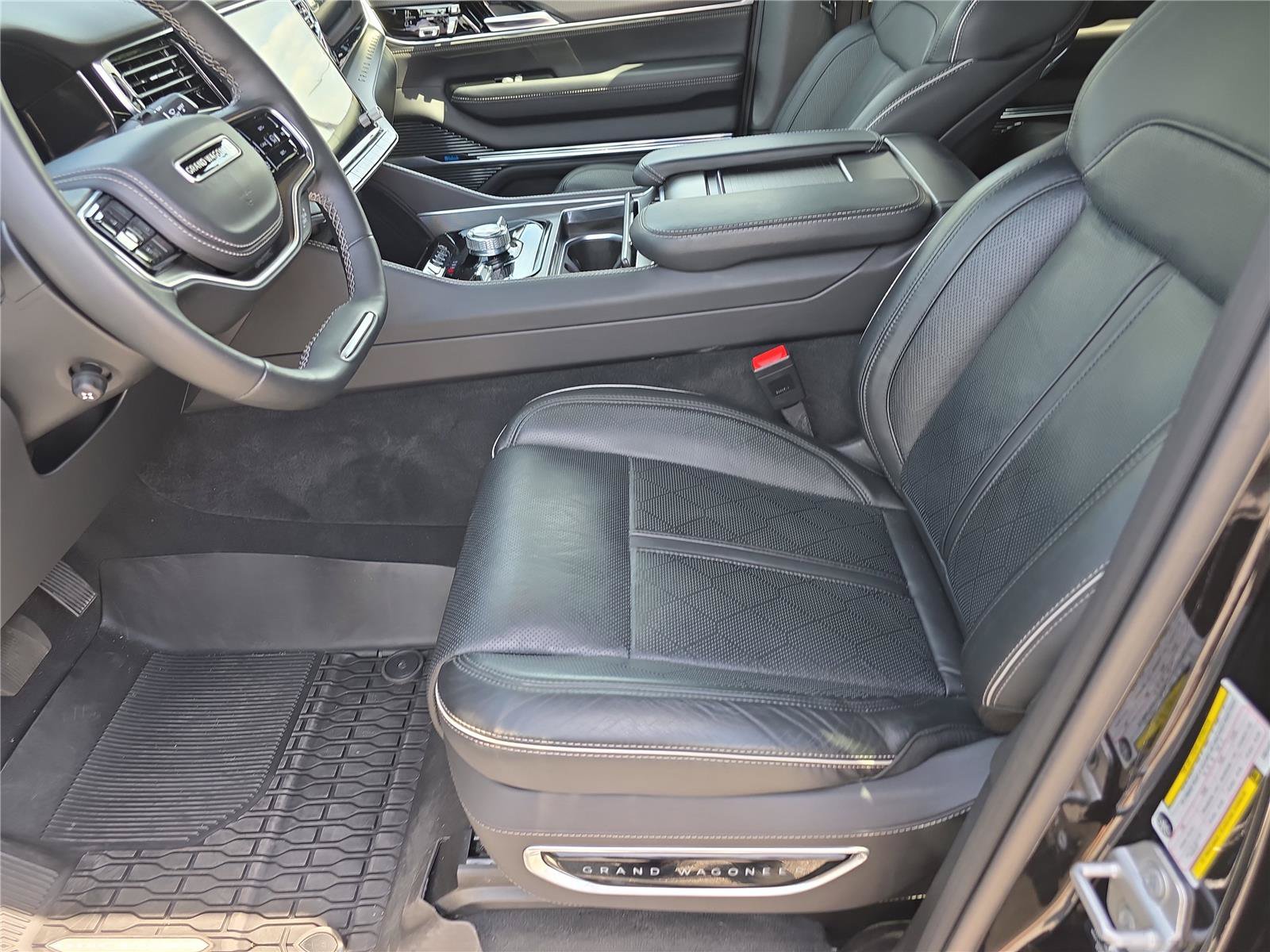 Used 2024 Jeep Wagoneer Series III w/ Premium Group I AWD/4WD image 21