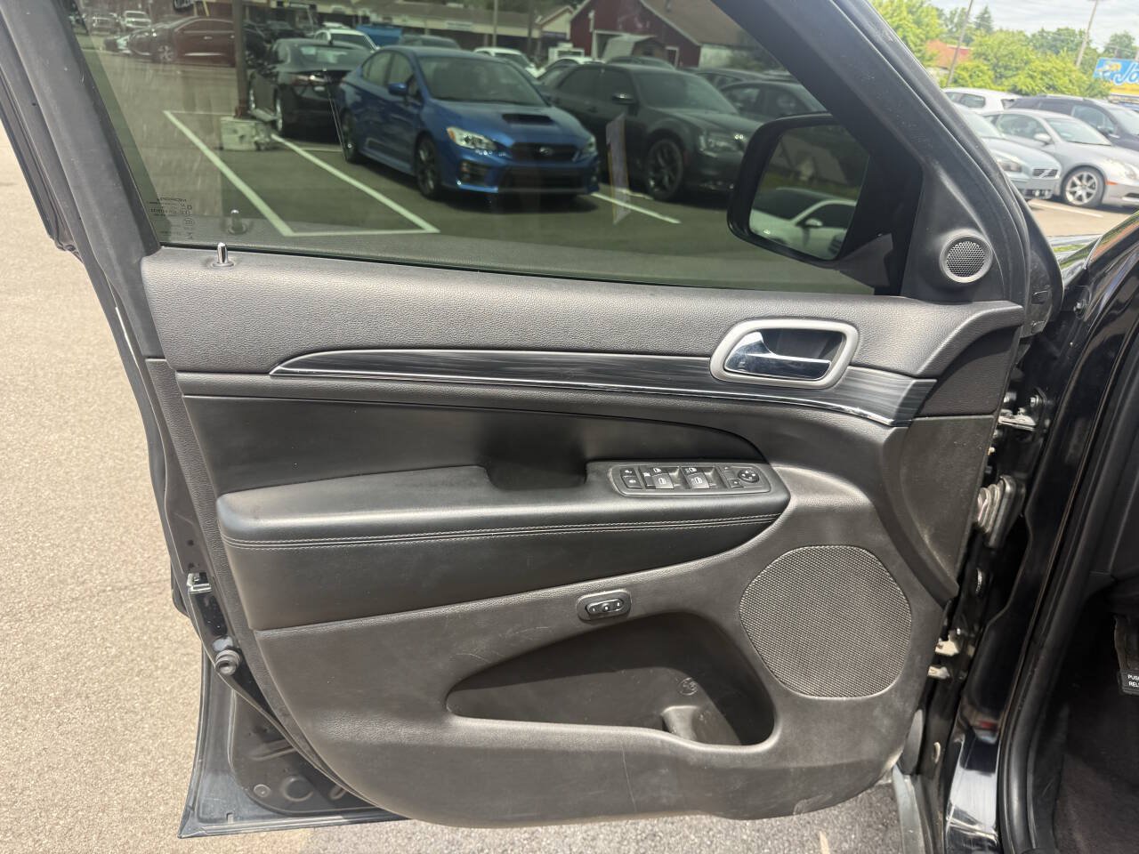 Used 2019 Jeep Grand Cherokee Limited AWD/4WD image 17