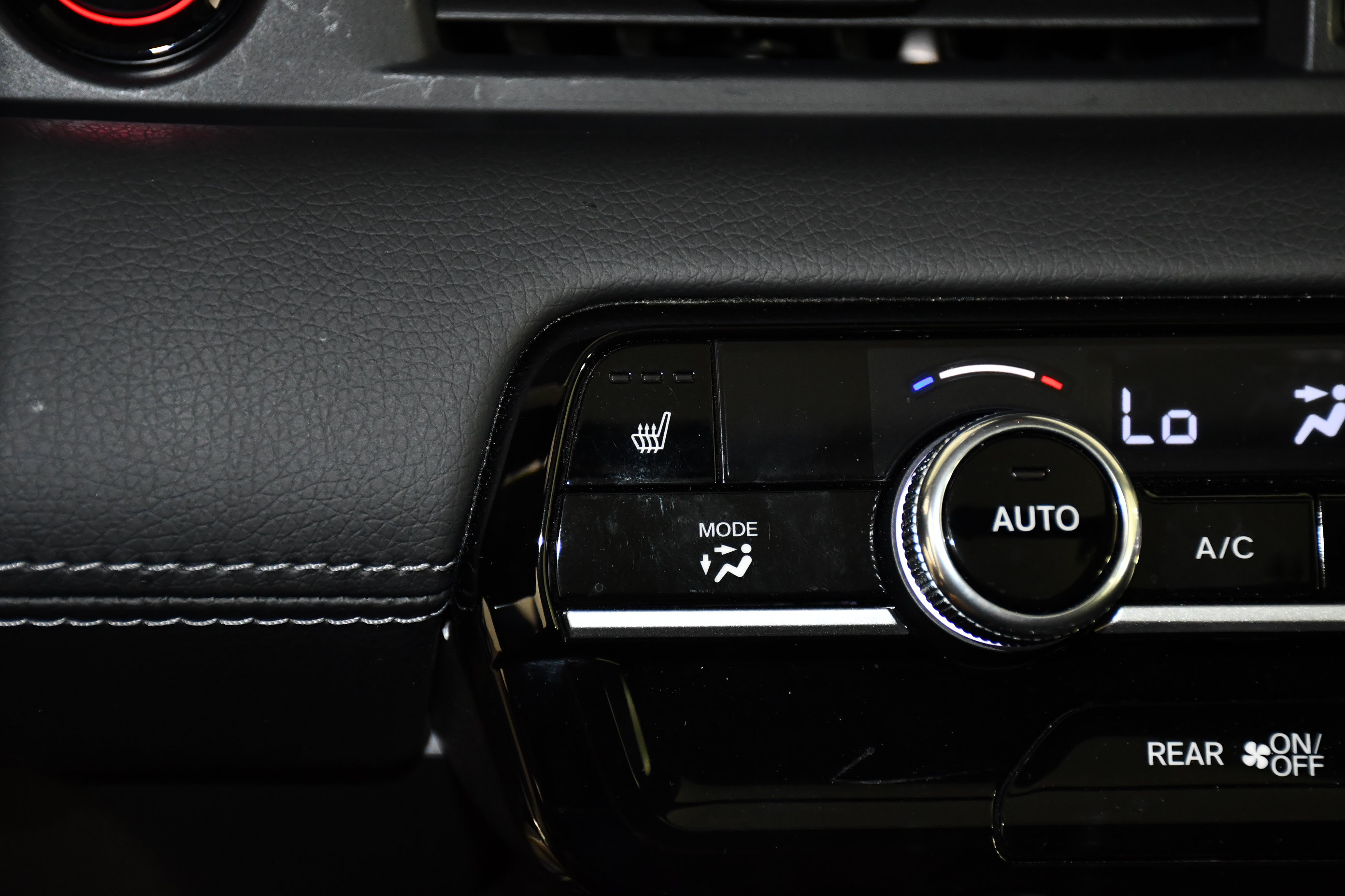 Certified 2025 Honda Pilot Touring image 29